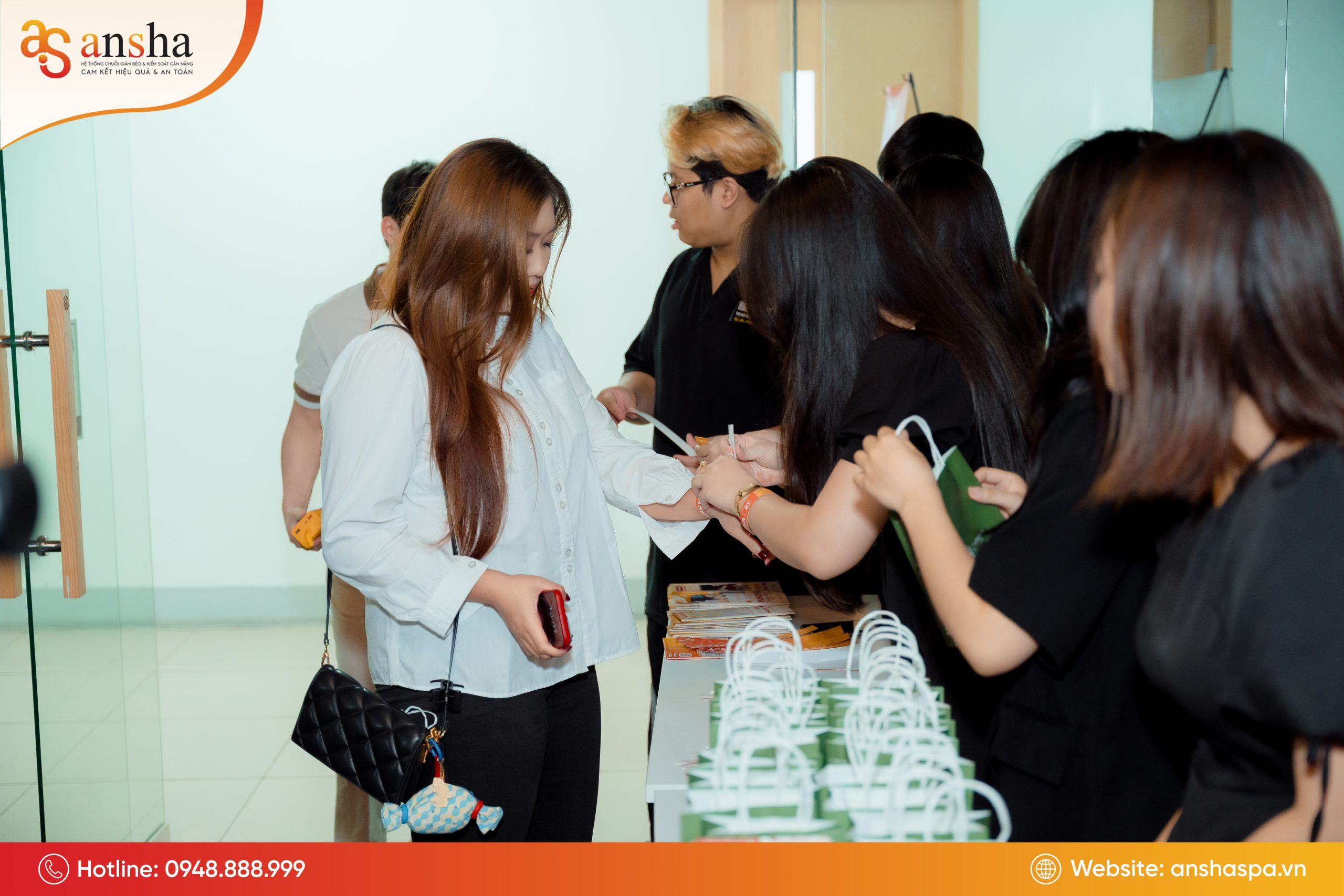 Ansha tổ chức cho các Đại sứ Niềm Tin chia sẻ câu chuyện của riêng mình